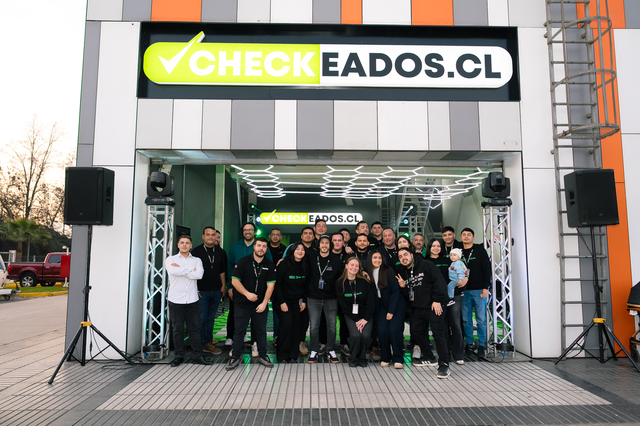 Checkeados.cl abre su primera tienda física en Movicenter y le pone freno a la desconfianza en la compra de autos usados